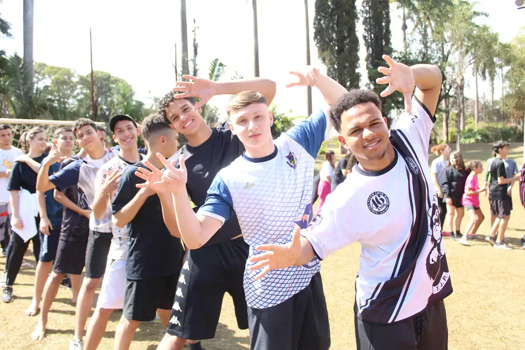 Atividade entre adolescentes no JUBATEEN